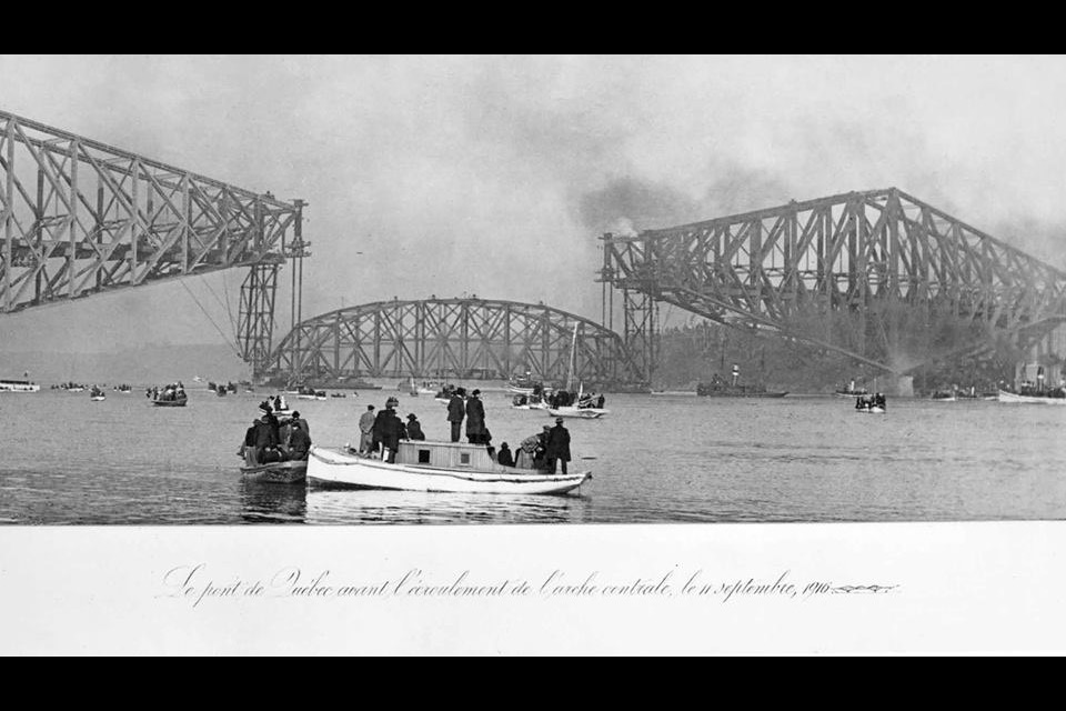 Historic construction of the Québec Bridge
